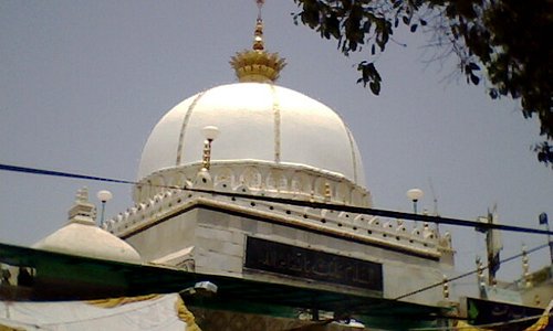 Main Dargah Tomb