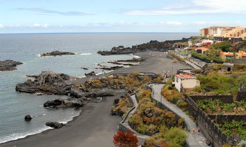 The black beach of Los Cancajos with the Hacienda San Jorge in the right mid/rear ground.