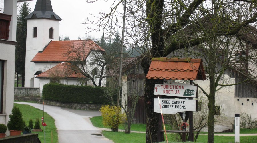 entrance to Zigon and church next door