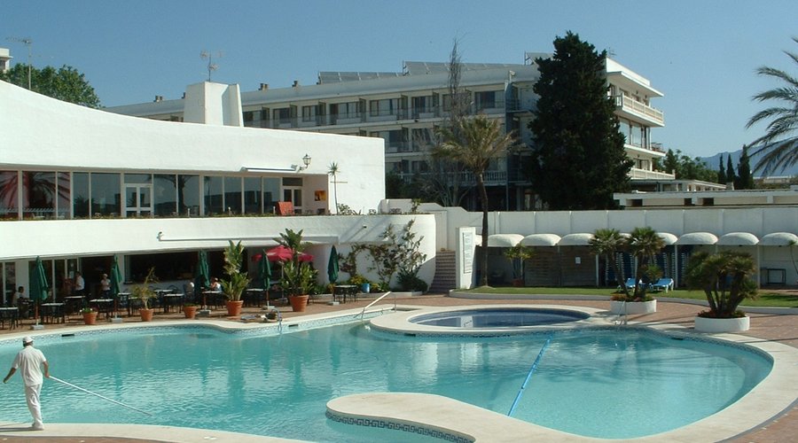 bar next to pool