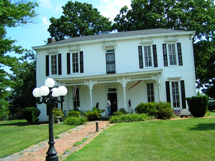 CAVE SPRING FARM BED AND BREAKFAST AND CAVE SPRING CAVERNS - B&B ...