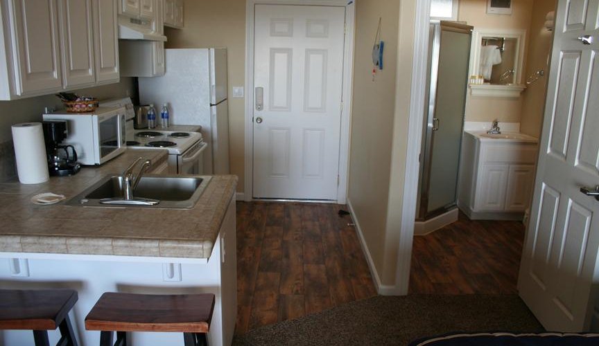 Kitchen / Entry