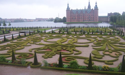 Frederiksborg Slot, con bellos jardines