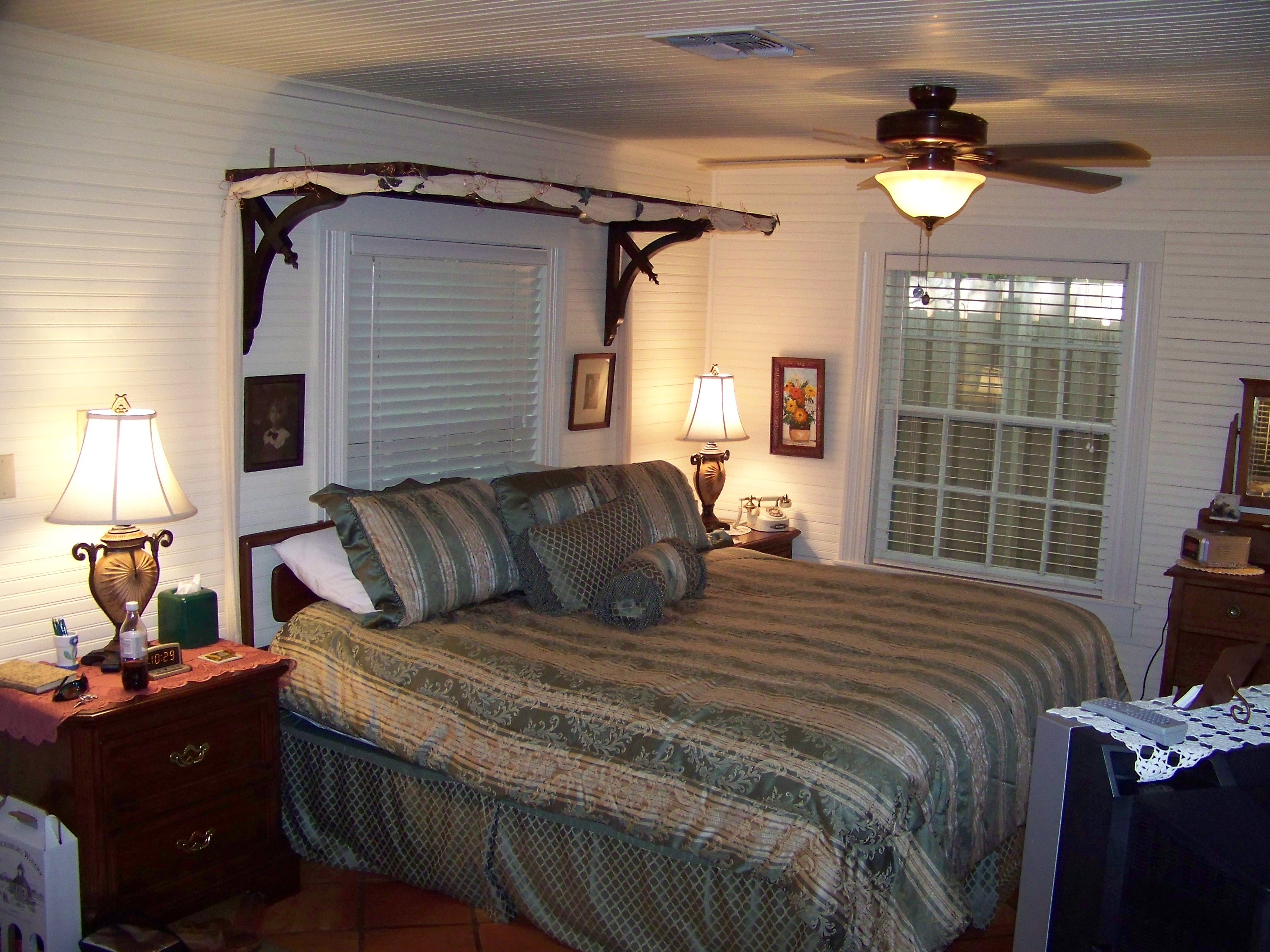 TWO WEE COTTAGES BED & BREAKFAST B&B (Fredericksburg, Texas): Prezzi ...