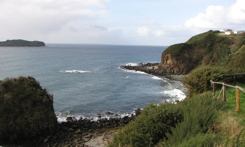 Sector norte de la ciudad de Ancud, una vista de la isla Cochinos