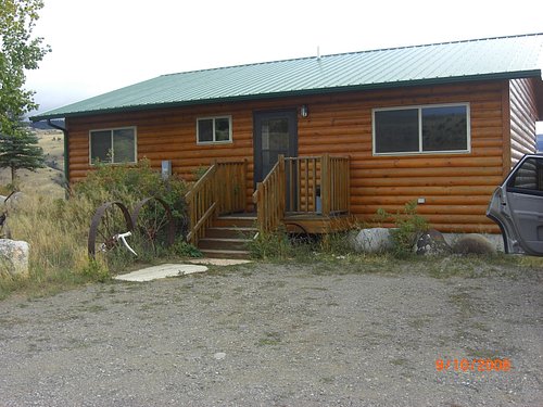 ABOVE THE REST LODGE - Ranch Reviews (Gardiner, MT)