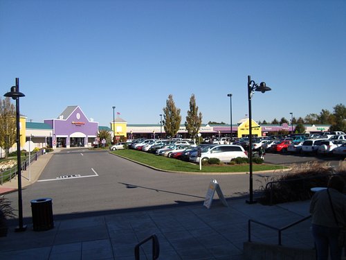 Ross Park Mall - Super regional mall in Pittsburgh, Pennsylvania, USA 