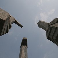 The monument shot from the center