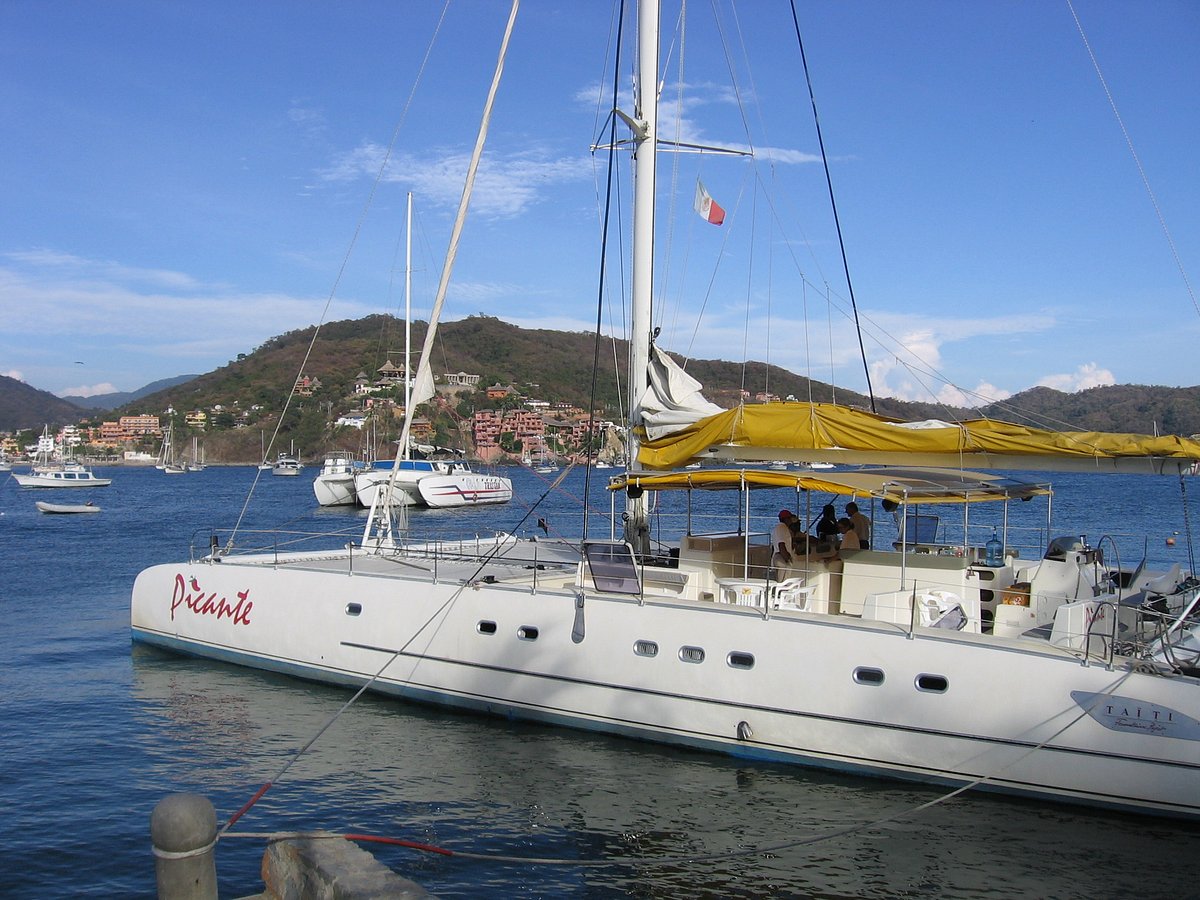 catamaran zihuatanejo