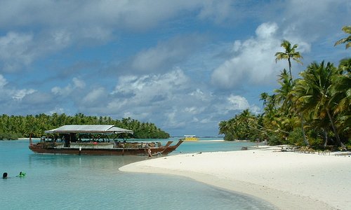 Island Paradise - the Aitutaki Lagoon's One Foot Island