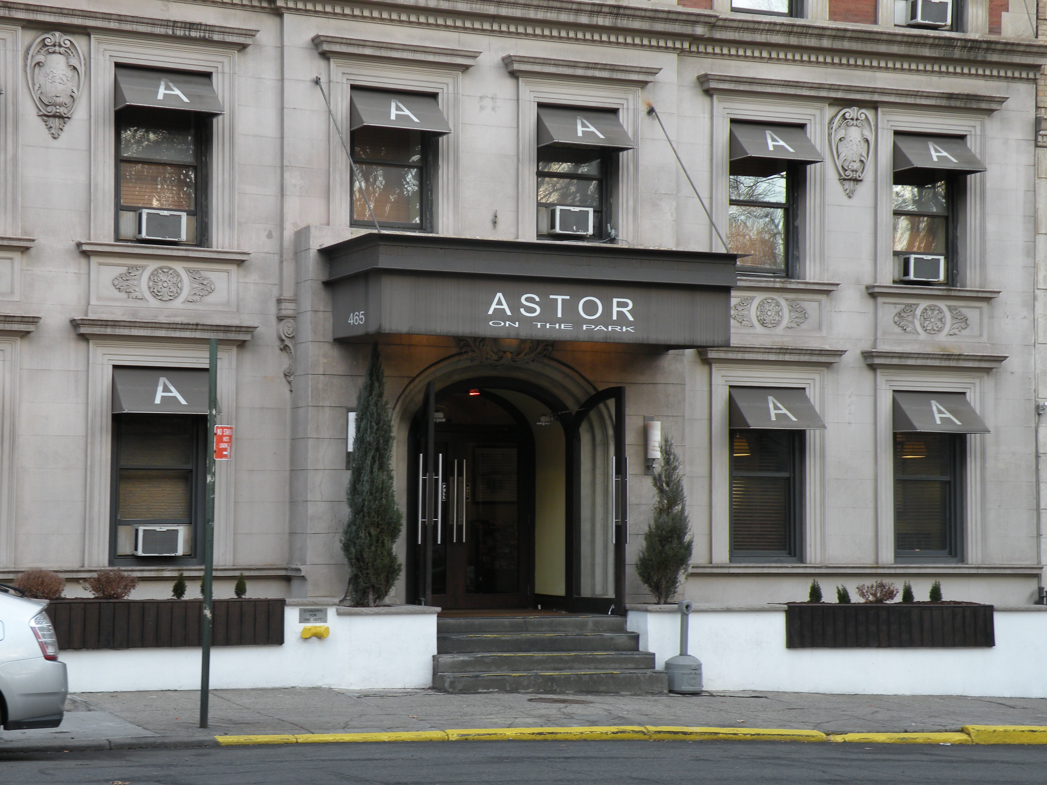 Hotel photo 1 of Astor on the Park.