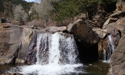 waterfall early in the trail