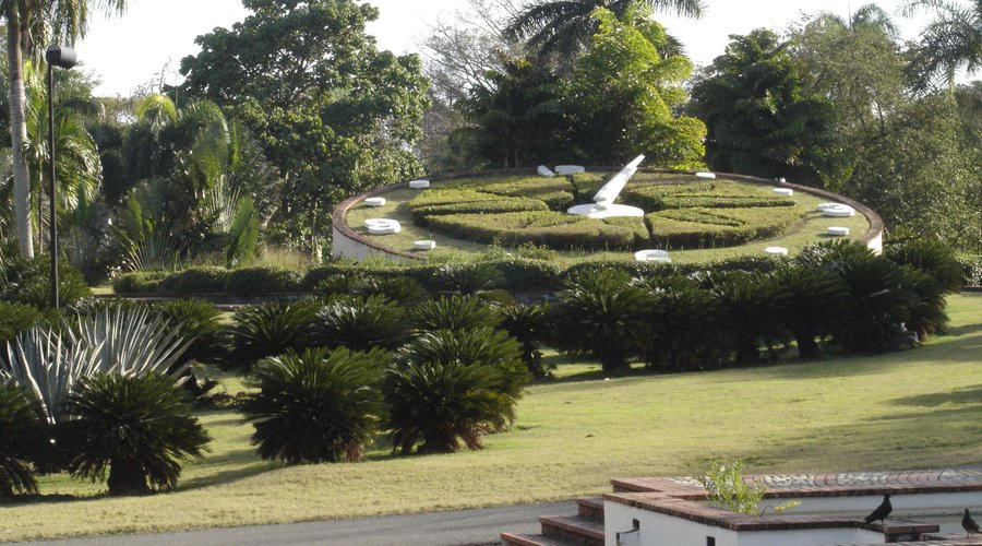 Natural clock at Botanical Gardens.