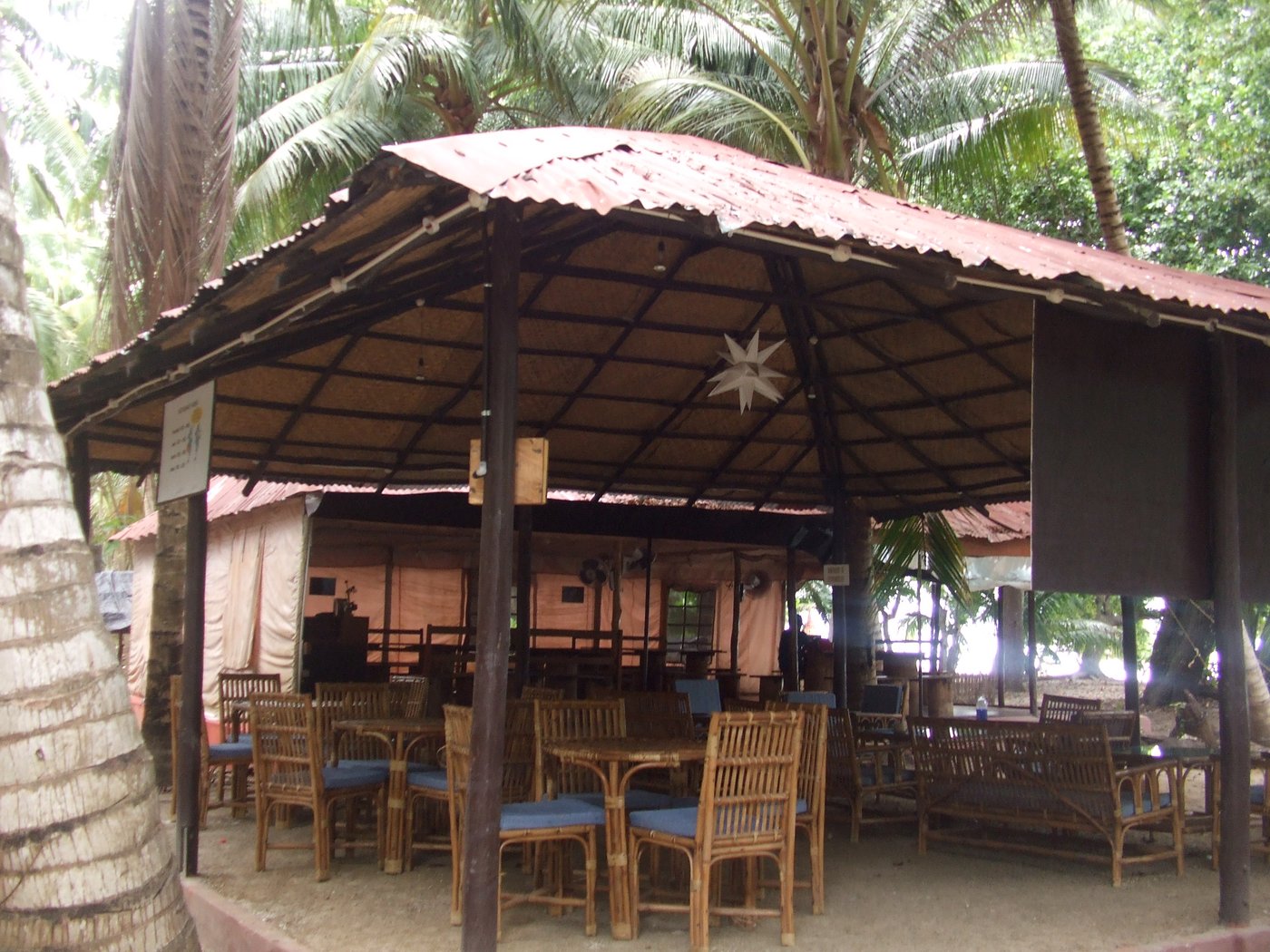 ISLAND VINNIES TROPICAL BEACH CABANA (Havelock Island, Andaman and ...