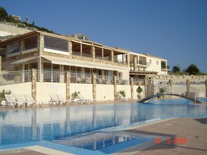 Πισίνα και παραλία