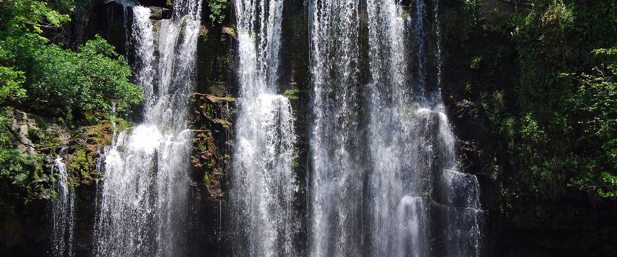 Llanos de Cortez Waterfall - front view