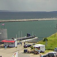 HMS Otus von der Brücke aus (links)