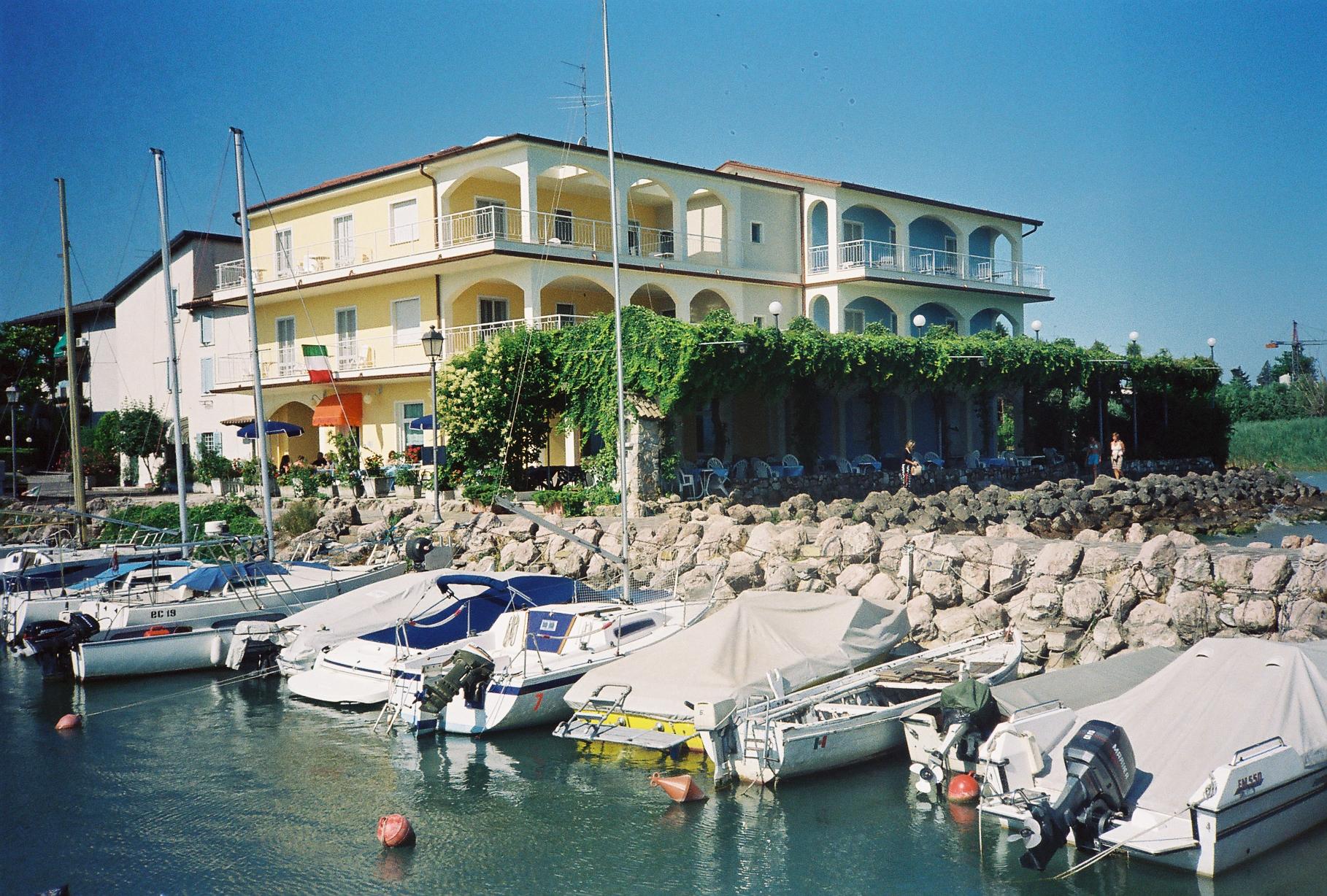 Hotel e Appartamenti Al Pescatore image