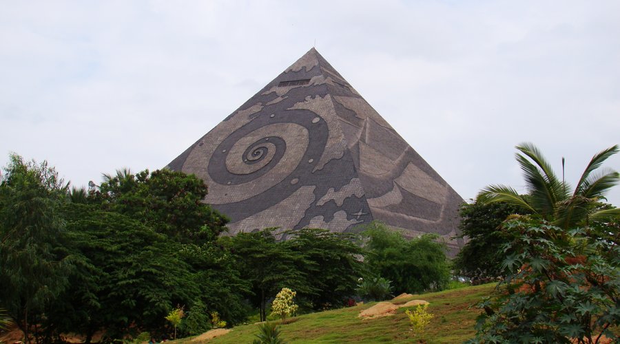 pyramid valley