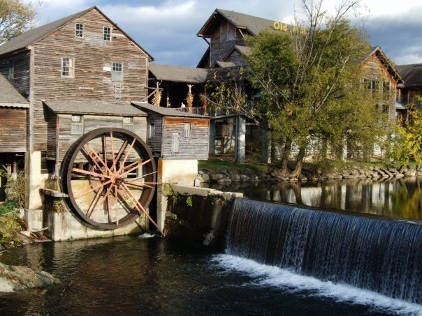 The Old Mill Candy Kitchen Pigeon Forge 2022 Alles Wat U Moet Weten   The Old Mill In Downtown 