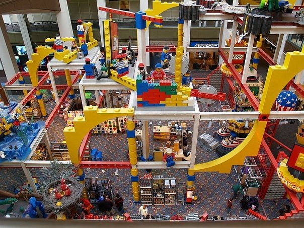 Spotted in a Lego store near me, I love that a bunch of stores are  displaying these sets together : r/lego