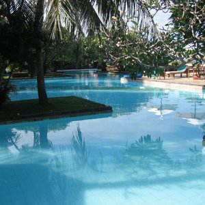 Peninsulas Pool