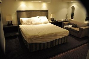 Room & Suite