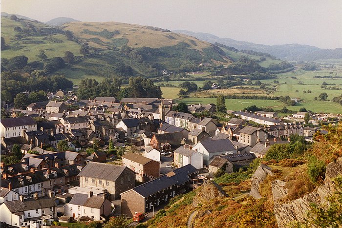 The town and surrounding topography of Machynlleth.