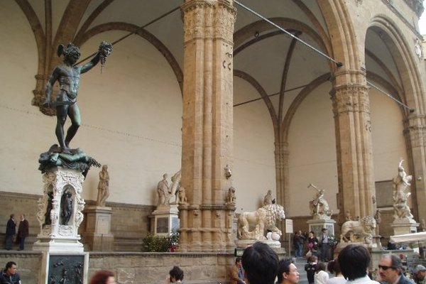 year 1382, the back wall is lined by ancient Roman statues of priestesses.