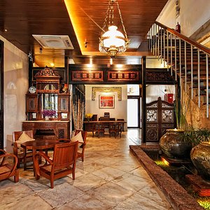 Courtyard @ Heeren Boutique Hotel in Melaka, image may contain: Bed, Furniture, Bedroom, Indoors