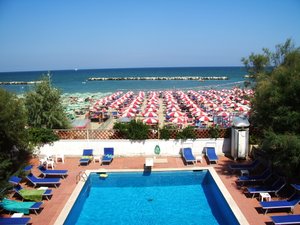 Piscina e spiaggia