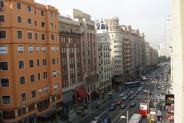 Gran Via en direccion a Plaza de Espa~a