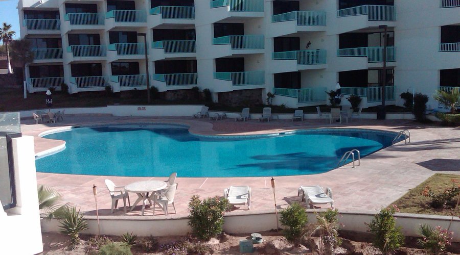 Nobody at the pool - very peaceful