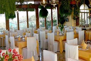 tavolo con decorazioni prima comunione - Picture of Ristorante Il Borgo,  Sorrento - Tripadvisor