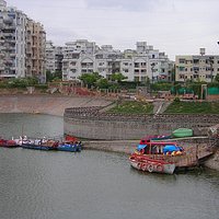 see the lake