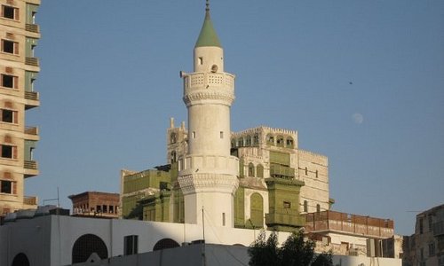Une mosquée à l'entrée du souk