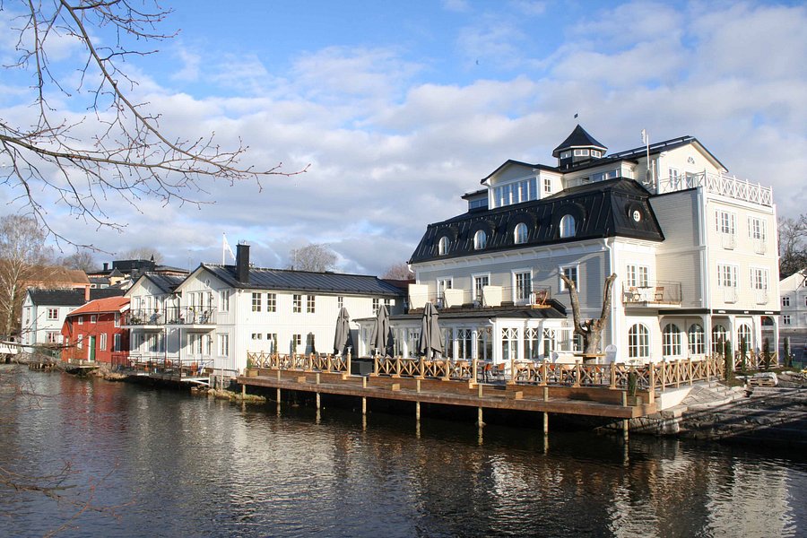 par söker man i adelsö- munsö