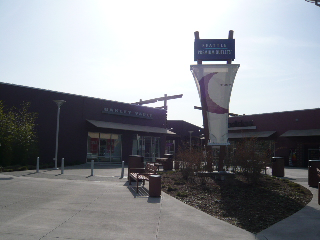 tommy hilfiger seattle premium outlets