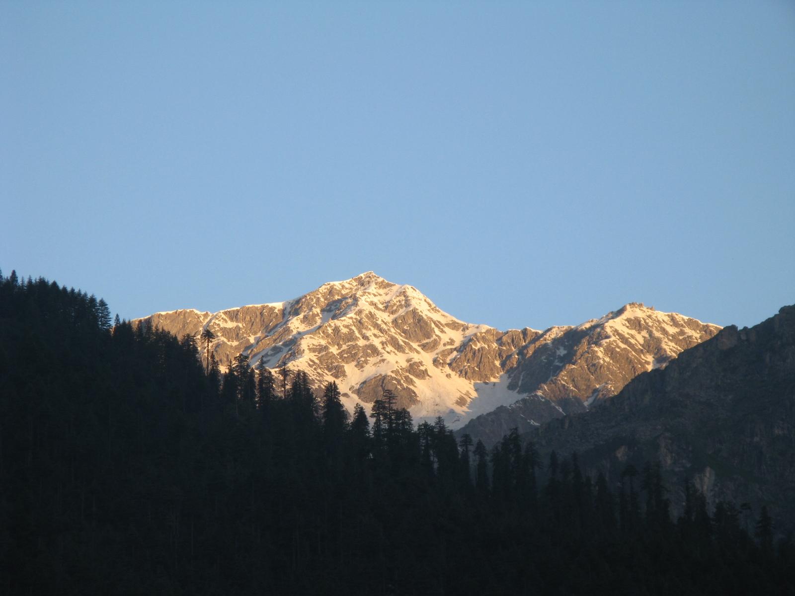 Hotels In Manali Of 2024 With Prices   Morning Sunlight In Manali 