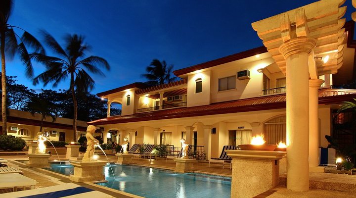 Palmas del Mar is a five-acre resort right at the edge of the sea. Set facing the majestic sunse