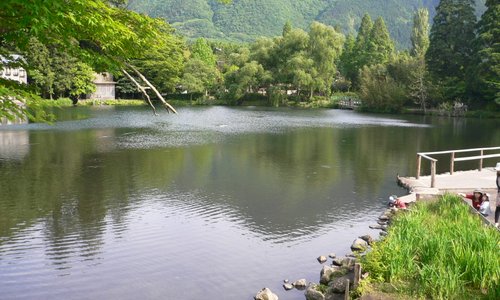 金鱗湖