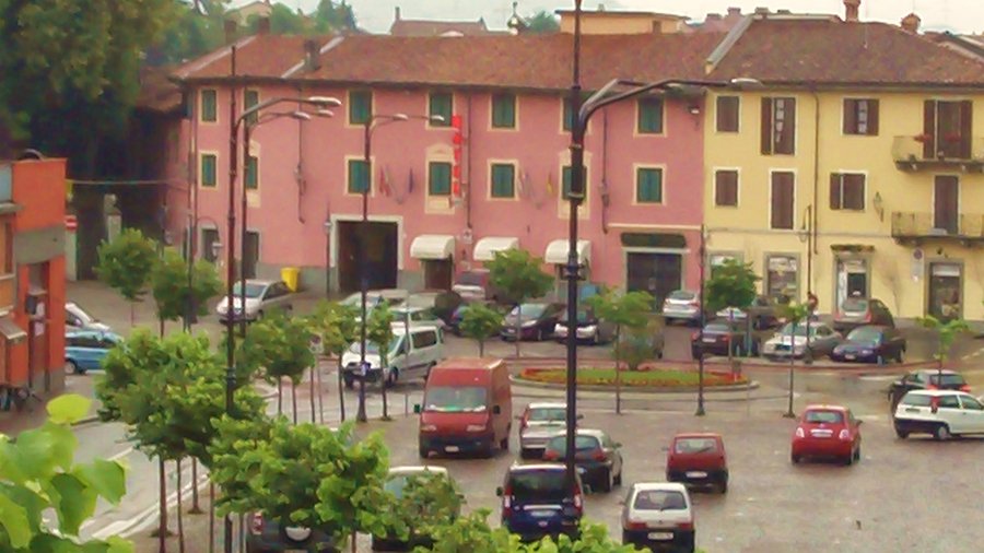 The hotel is easy to spot, it's pink.