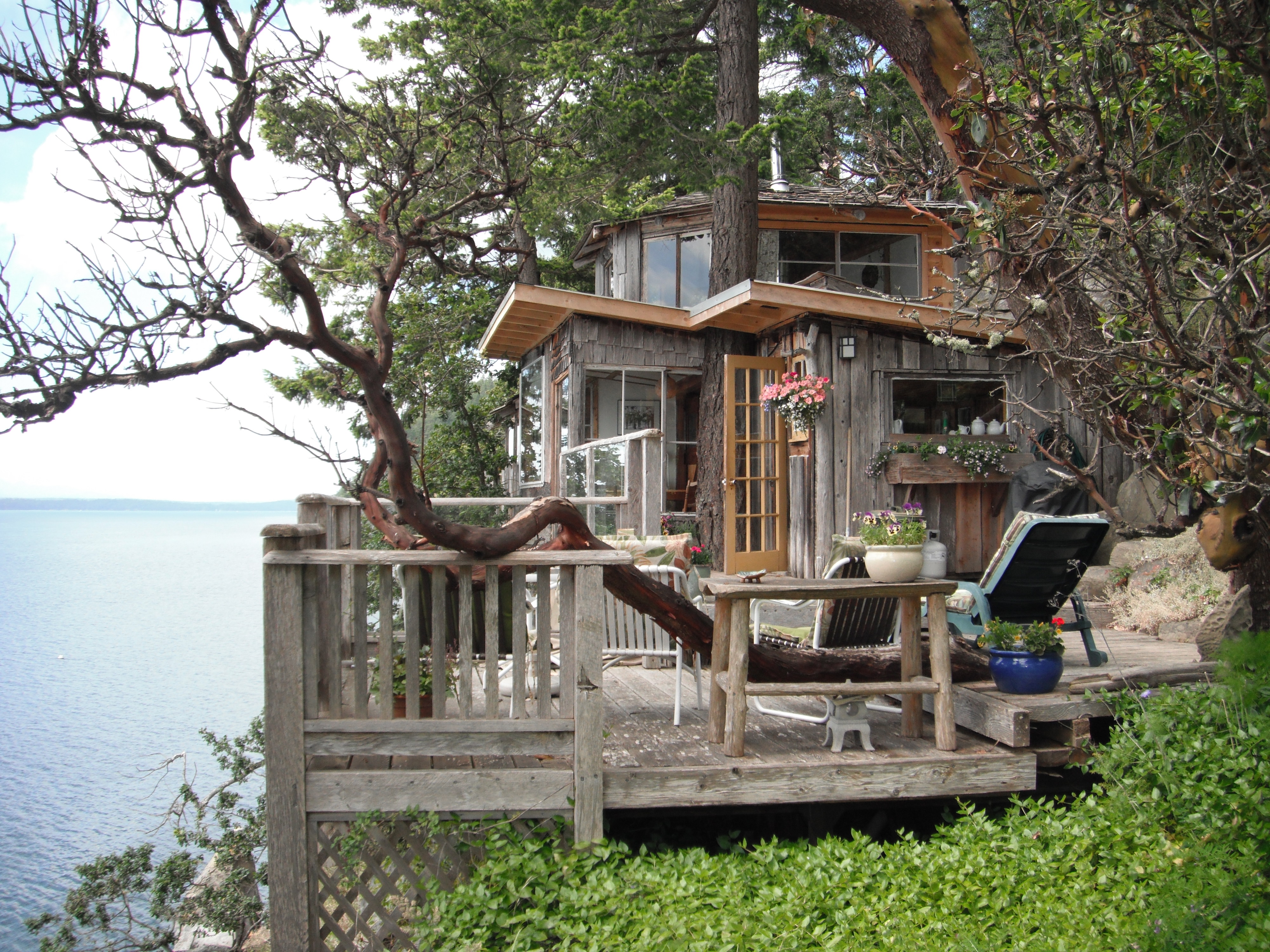 TREEHOUSE BED & BREAKFAST - B&B Reviews (Galiano Island, British Columbia)