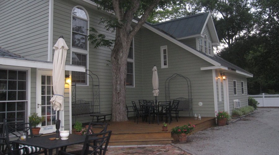 Side view of the Inn at Oriental