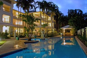 Pool & Beach