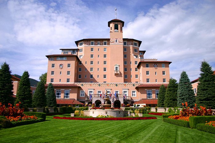 Entrance to The Broadmoor