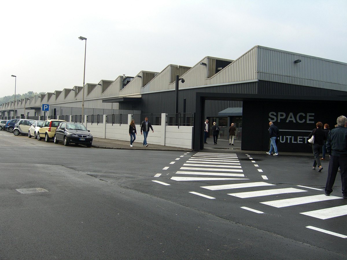 gisteren andere Pigment Prada Outlet (Space) (Montevarchi) - All You Need to Know BEFORE You Go