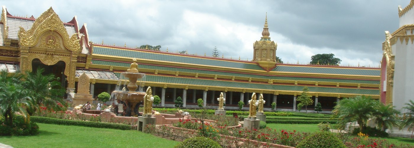 Garten im Chedi (Phra Maha Chedi Chai Mongkol)