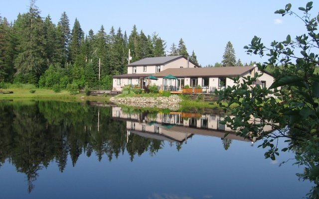 l'auberge en bord de lac