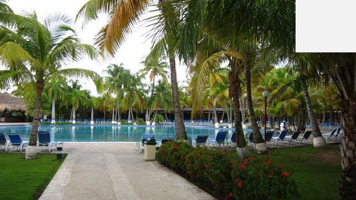 La piscina de día, lo rescatable que queda